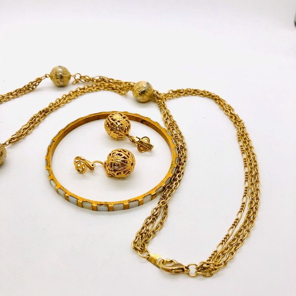 Vintage Mother of Pearl Bangle & Filigree Jewelry - Picture 5 of 11